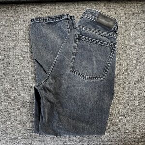 Everlane the curvy ‘90’s cheeky jeans, straight legs and High Rise